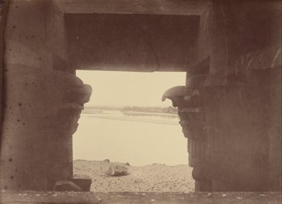 (Vista do Nilo Através dos Pilares do Templo de Ombos) de Théodule Devéria